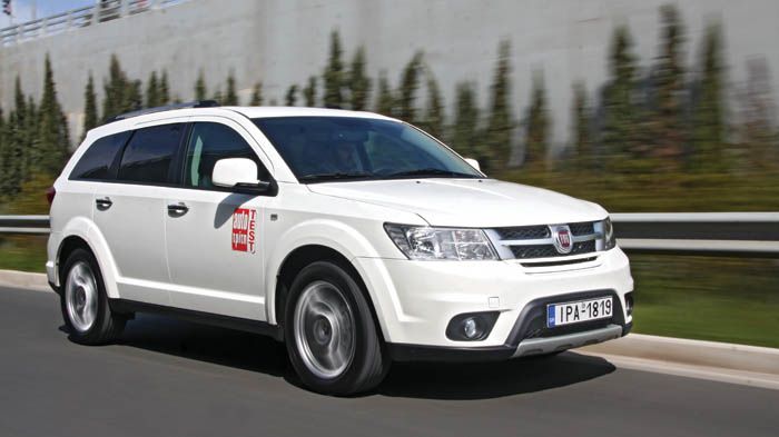 Το 2λιτρο πετρελαιοκίνητο και 4κίνητο Fiat Freemont, στοχεύει σε όσους θέλουν ένα μοντέλο που να τα
κάνει όλα.